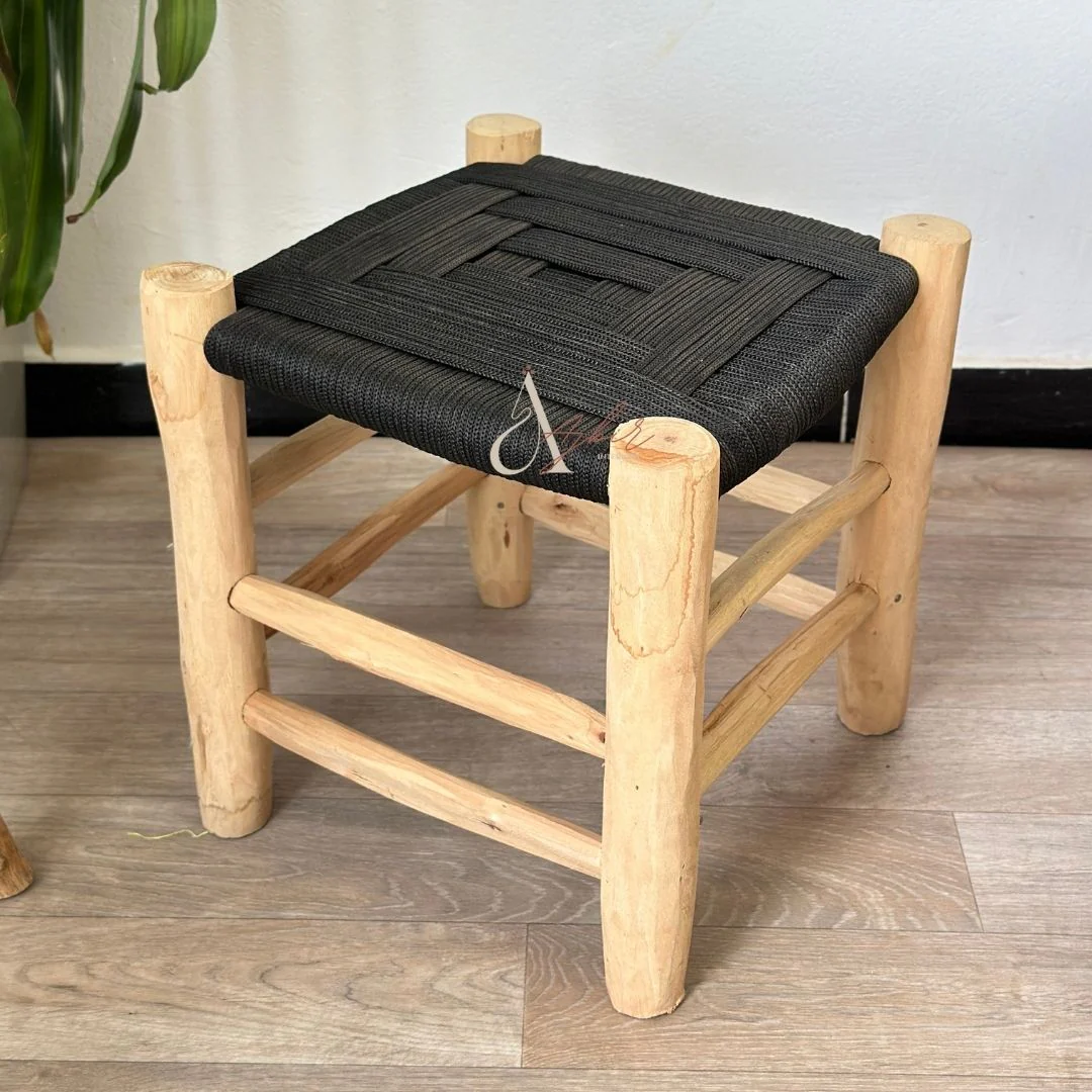 Tabouret artisanal Tazrout en bois et Kittane noir – Image 4