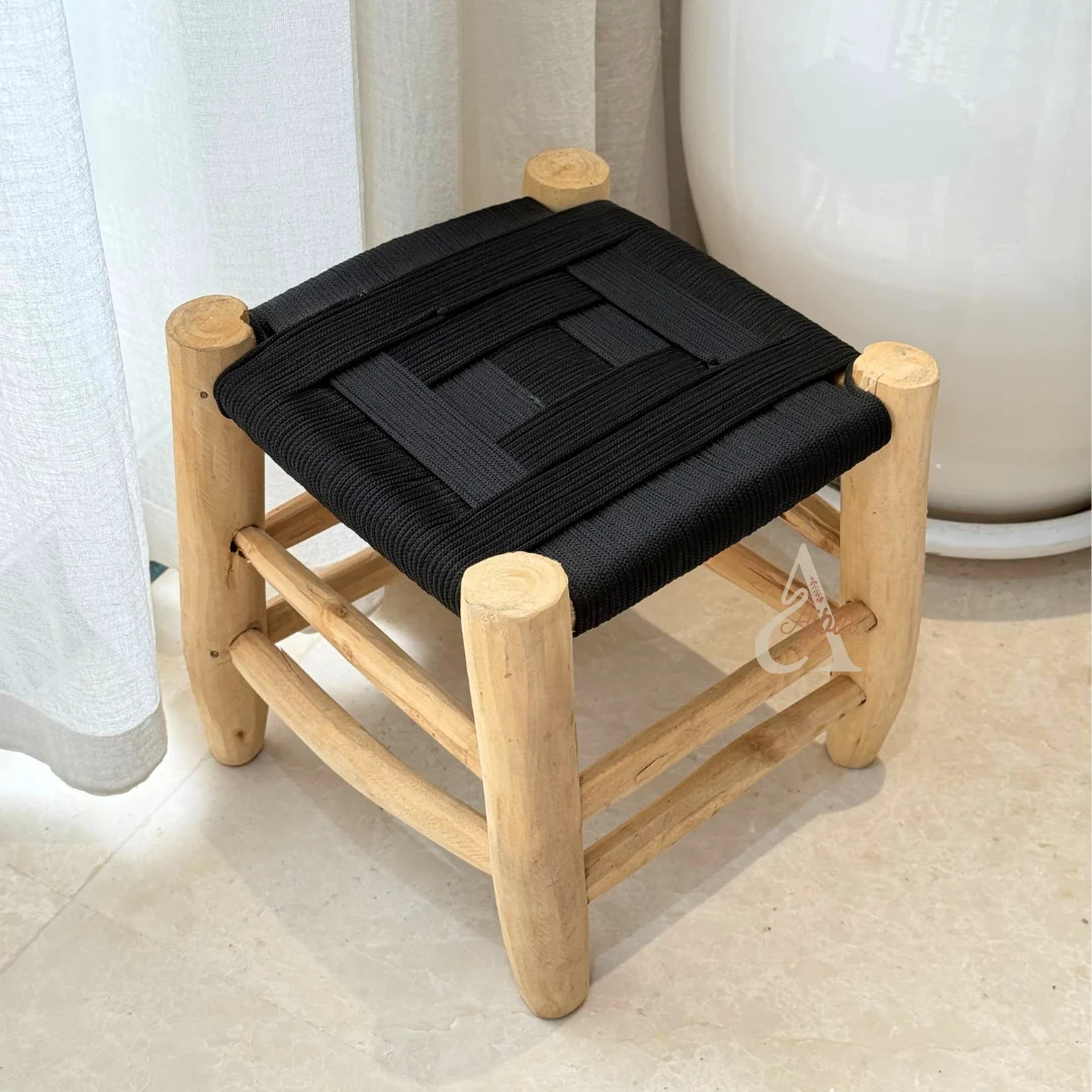 Tabouret artisanal Tazrout en bois et Kittane noir – Image 2