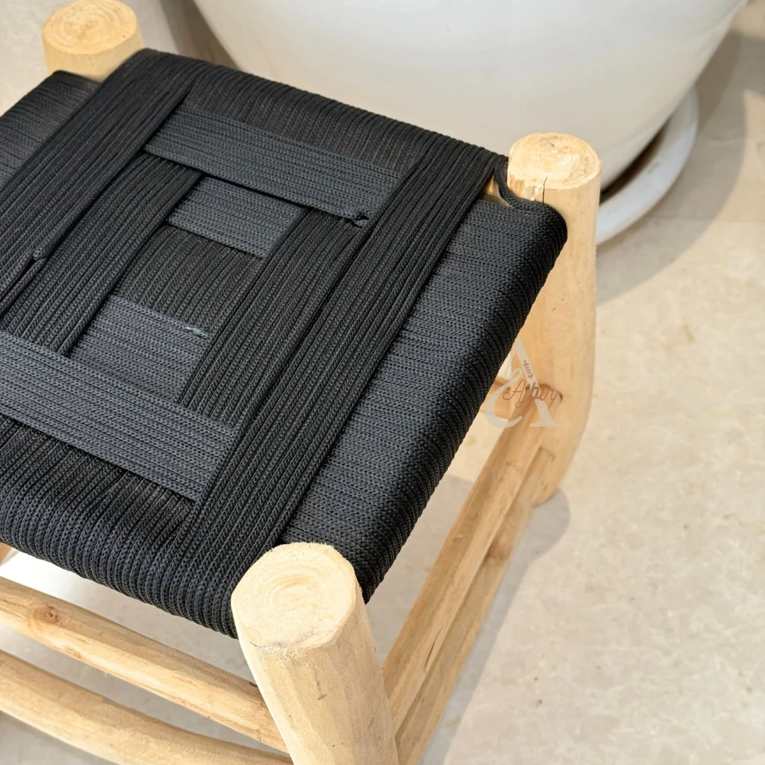 Tabouret artisanal Tazrout en bois et Kittane noir – Image 3