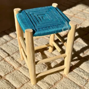 Tabouret artisanal Tazrout bleu canard en bois et Kittane tressé