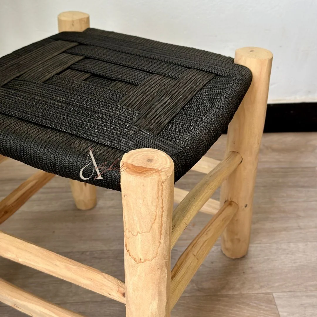 Tabouret artisanal Tazrout en bois et Kittane noir – Image 5